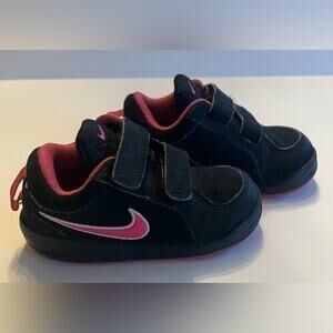 NIKE GIRLS VELCRO SNEAKER SIZE 7C MINT